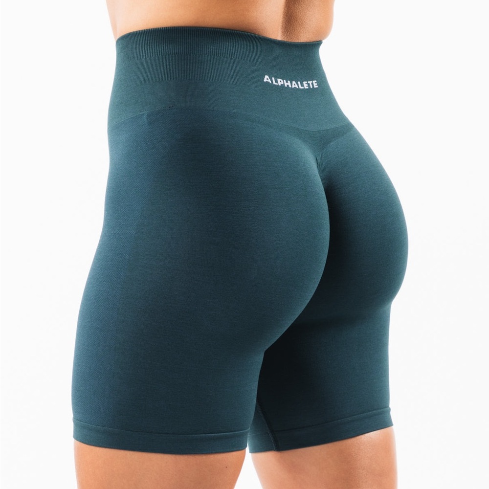 Alphalete Amplify Short in Midnight